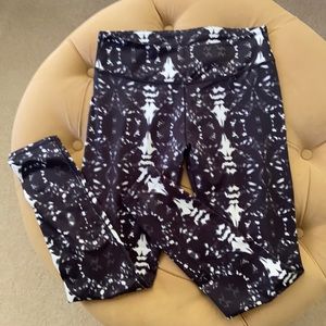 Fabletics Black and White Leggings Size M